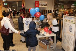 O oră de linişte, din respect pentru autişti, în toate magazinele Kaufland, la iniţiativa Centrului de Educaţie Incluzivă Cristal (FOTO)