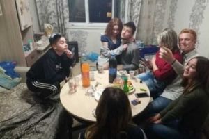 Cum mai petrec tinerii din Rusia? +18, destrăbălare şi decădere, cuvinte-cheie. Foto galerie