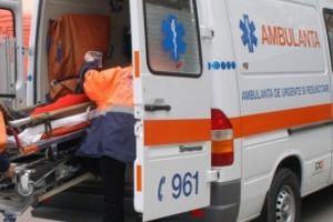 INCREDIBIL Un oraş a rămas fără şoferi de ambulanţă: 13 au fost prinşi când FURAU combustibil