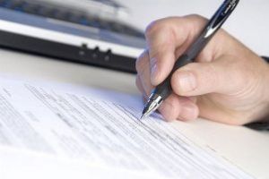 Colţul cititorului: te poate obliga angajatorul să primeşti banii într-un cont bancar?