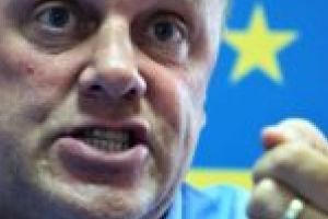 Nelu Popa a devenit expert în exproprieri! Demolează tot ce obstrucţionează intrarea Reşiţei în civilizaţie!