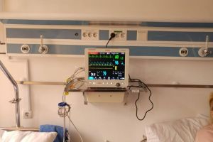 18 monitoare pentru funcţii vitale, puse în funcţiune la Spitalul Judeţean Bistriţa