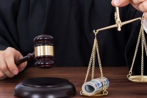 Lupta Justiţiei cu Dreptatea