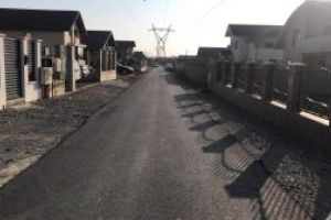 Baia Mare: Strada Liliacului are si piatra pe acostament. Dupa mai multe sesizari facute de locuitori, soseaua a fost finalizata