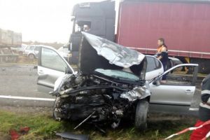 Accident in comuna Draganesti, sat Bărăitaru. O soferita a ramas incarcerata