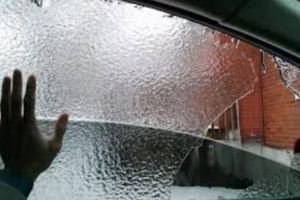 Ploiestiul, acoperit de ploaie inghetata. Mai multe accidente, prouse din cauza fenomenului 