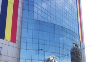 Haos total la prima şedinţă a consilierilor locali, în noul sediu administrativ al Primăriei Ploieşti