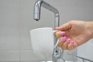 Locuitorii de pe mai multe străzi de pe dealurile Oradiei rămân joi fără apă