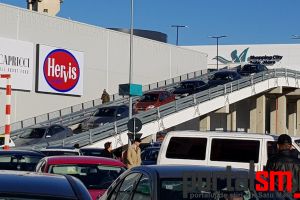 FOTOGALERIE. Blocaj în parcarea noului mall. Nervi şi claxoane