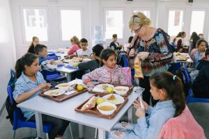 Propunere legislativă: Programele ”After-school” şi ”O masă caldă la şcoală” – obligatorii în unităţile de învăţământ preuniversitar