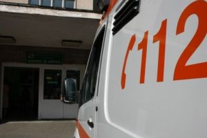 Copilă de 13 ani, accidentată de o maşină pe marginea drumului