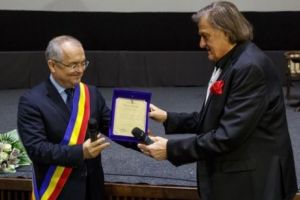 De ce este supărat Florin Piersic pe politicienii care nu se ţin de cuvânt. ”Mărgelatu” vrea să conducă cinematograful care îi poartă numele