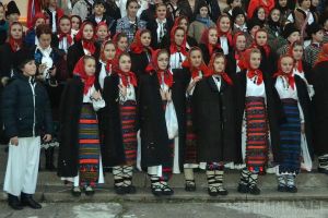 Asta-i datina străveche: Peste 350 de copii şi tineri vor participa la Festivalul de datini şi obiceiuri de Crăciun şi Anul Nou