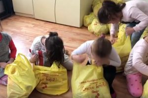 Primaria Municipiului Constanta: A inceput distribuirea darurilor de sarbatori pentru prescolarii si elevii din oras