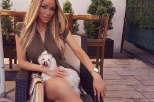 BOMBĂ în showbiz. Bianca Drăguşanu, PRINSĂ ÎN FAPT? Cine este BĂRBATUL MISTERIOS cu care a ieşit în oraş. Iubitul e plecat din ţară