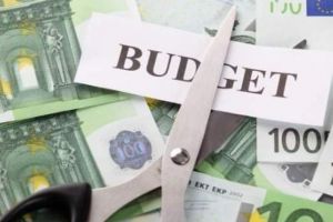 Măsuri pentru 2019: Valoarea tichetelor de vacanţă îngheţată, primele sistate, angajările în sectorul public blocate