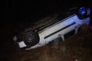 FOTO – Maşină răsturnată pe Hula Bradcului – A intrat tare în curbă