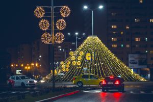 FOTO – Șelimbărul e feeric. S-au aprins luminile de Sărbători