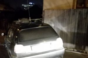 S-a urcat cu maşina pe ţeava de gaze