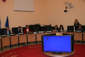 Cu voturile cui ajunge Primăria Bistriţa „o mare familie”. Consilier local, acuzat că vrea să facă blocuri între case