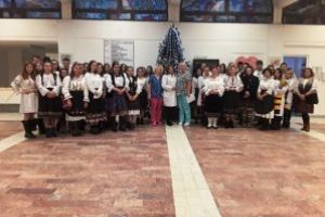 Baia Mare: Elevii Seminarului Ortodox au fost cu colindul la Spitalul Judetean de Urgenta. Bolnavii si angajatii au fost incantati