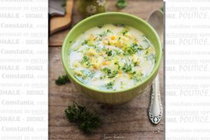 lauraadamache.ro: Ciorba de salata verde (cu afumatura)