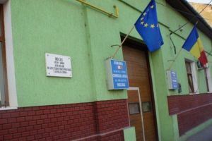 Primarul din Recaş găsit incompatibil după ce a închiriat firmei soţiei sale un teren al primăriei