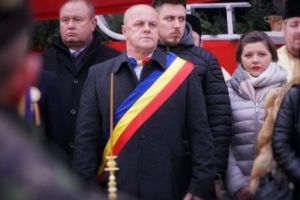 Un primar din vest protestează