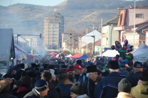 FOTO. Sute de comercianţi şi cumpărători, la ”Târgul căciulilor”, organizat la Blaj de peste 200 de ani