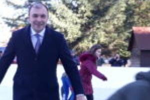 De Moş Nicolae s-a deschis patinoarul la Caransebeş