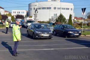 Traficul auto prin intersecţia străzilor Primăriei şi Decebal va fi reluat vineri dimineaţă