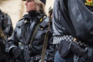 AMENINȚARE CU BOMBĂ, la o secţie de poliţie! Zeci de angajaţi au fost EVACUAȚI