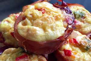 Brioşe din ouă cu bacon