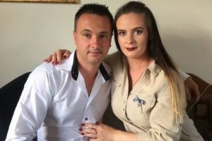 Înainte de nuntă, poliţistul din Oraviţa şi-a înfipt cuţitul în inimă, după ce i-a tăiat gâtul iubitei