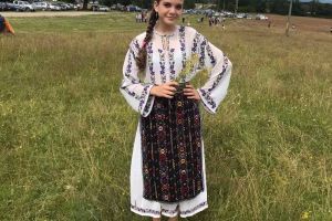 Cu zeci de premii în palmares –  Florina Badea, o nouă stea a folclorului gorjenesc  îşi continuă drumul către muzica populară