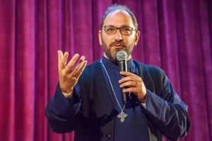 Părintele Constantin Necula, invitat special la deschiderea Central Plaza Medical Mall – Universul Sănătăţii – Sfântul Spiridon