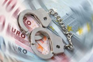 Corupţia cauzează pierderi fiecărui român. Iată cât