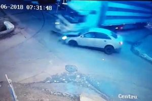 Accident cu două victime, filmat de camerele de supraveghere
