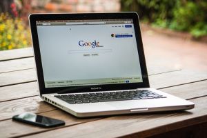 Google va închide aplicaţia de mesagerie Allo