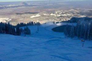 Weekend cu surprize pentru schiori. Se deschide sezonul de schi în Poiana Braşov