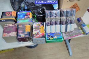 Aproape 33 de kg de articole pirotehnice au fost confiscate de poliţişti