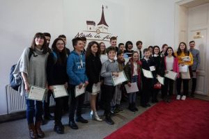 FOTO. Gala Performerilor, la Aiud: 26 de elevi, care au obţinut locuri bune la fazele judeţene ale olimpiadelor, premiaţi. LISTA
