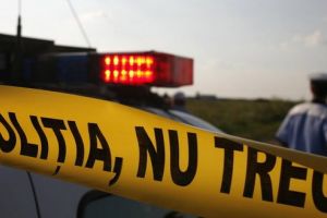 S-a răsturnat cu maşina într-un pârâu, apoi a fugit! O pasageră de 17 ani, internată în spital!