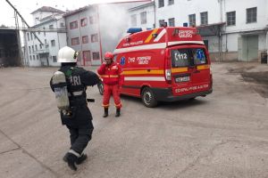 FOTO. Explozii şi incendii la o fabrică de ulei din judeţ! Au intervenit zeci de pompieri (exerciţiu)