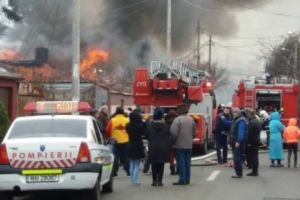 ALERTĂ. INCENDIU MAJOR în Capitală. 12 AUTOSPECIALE la faţa locului. HIDRANȚII SUNT NEFUNCȚIONALI!