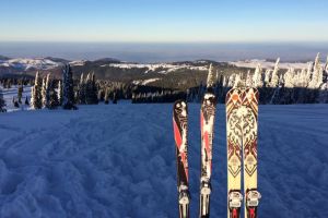 Schiurile şi snowboard-ul uzate nu se aruncă – Unde îţi pot repara şi întreţine echipamentul în Sibiu