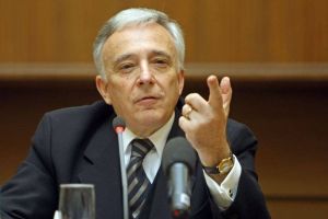 Hoţii i-au furat via lui Mugur Isărescu! Guvernatorul BNR a rămas fără 400 de butaşi din soiul Sauvignon!