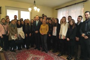 Studenţii orădeni, în vizită la Consulatul României din Gyula