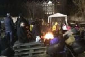 Zeci de timişoreni au stat o noapte sub cerul liber! Nu au lipsit alpinistul Horia Colibăşanu şi naţionala homeless