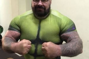 Oare cine rezistă în faţa lui? Muntele Sandu Lungu, demonstraţie de forţă, la antrenamente